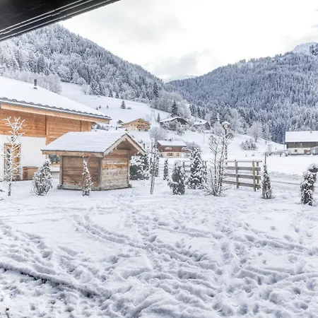 Grand Récent Avec Jacuzzi, Au Pied